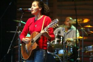 Souad Massi mise à l'honneur dans "Ici Paris" le 21/05/2024