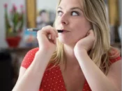 Constance dans son spectacle "Inconstance au Sax le 23/05/2024