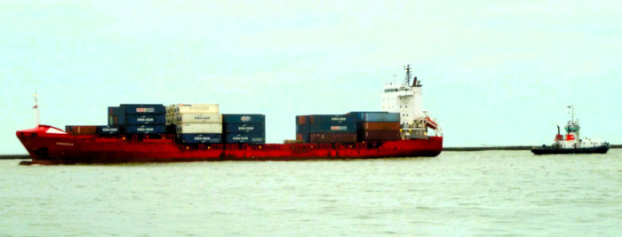 Bateau cargo au Havre, navire évoqué dans Reportages VIP du 22/11/2025